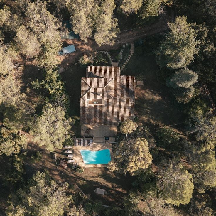 Family terraces and cafés for calm evenings in London